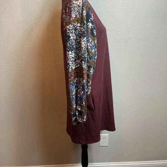 Gigio burgundy tee shirt dress with patchwork print, large flowy sleeves. - Picture 8 of 14